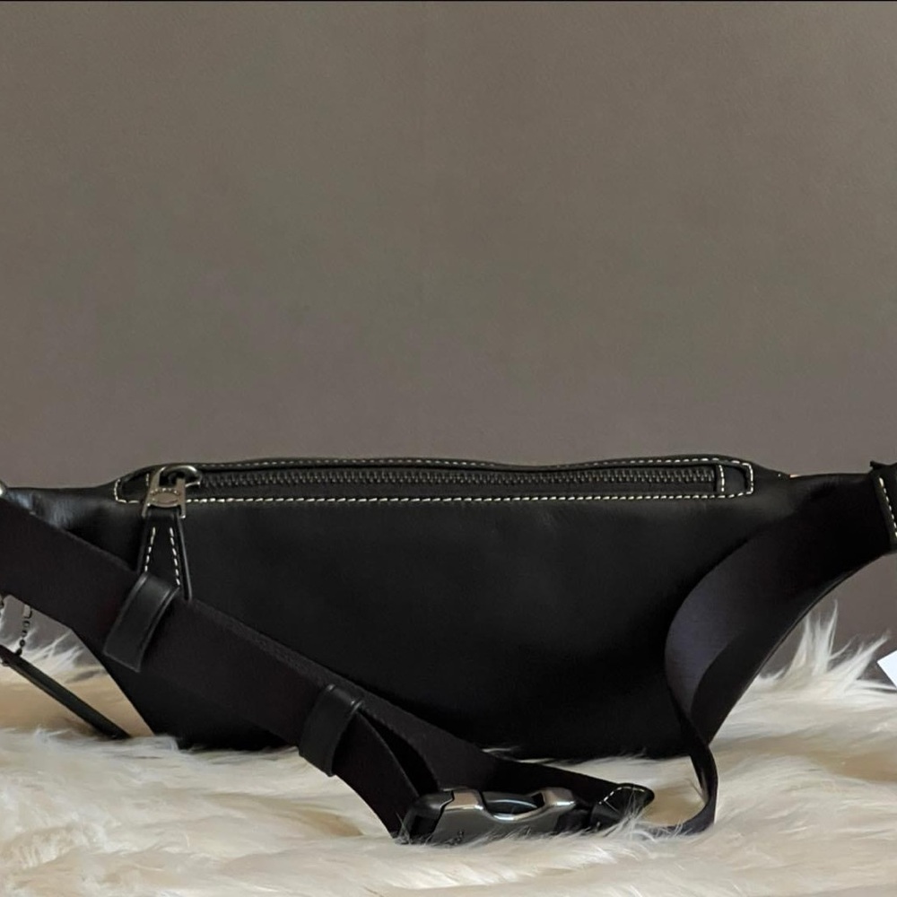 CL964 - Disney X Coach Warren Mini Belt Bag in Holiday Print - Picture 7 of 14